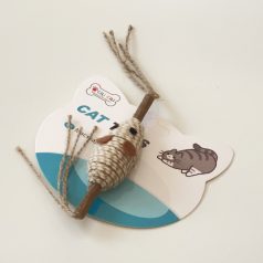 Macskajáték egér fa rúdon, rattan kötéllel kb 10cm