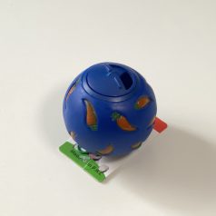   Jutalomfalattal tölthető kemény műanyag labda 8cm - KÉK, répa mintával