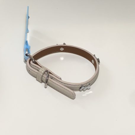 Műbőr nyakörv - kutyás szegecsekkel - 1,5cm x 27-38cm - bézs