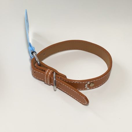 Műbőr nyakörv - tappancsos szegecsekkel - 2cm x 30-42cm - barna