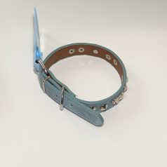   Műbőr nyakörv - kutyákkal és szegecsekkel - 2cm x 30-42cm - kék