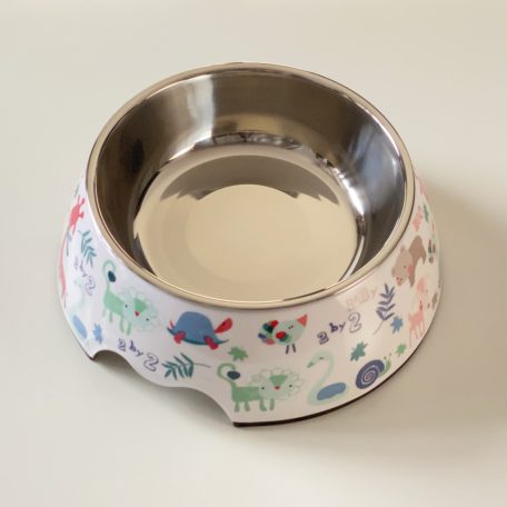 Masszív falú, fém betétes, műanyag tál - 22cm/700ml - színes állatmintákkal