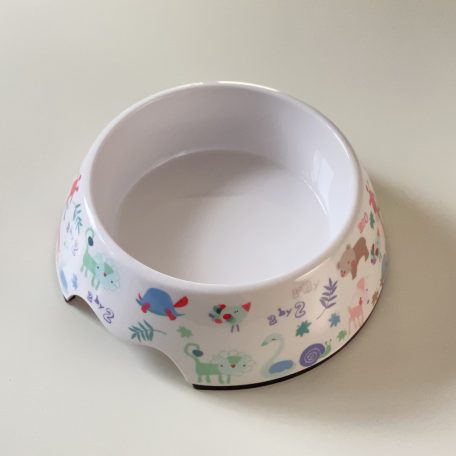 Masszív falú, fém betétes, műanyag tál - 22cm/300ml - színes állatmintákkal